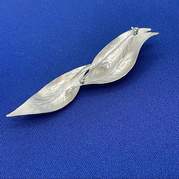 Vintage Triple Leaf Silver Tone Brooch Pin - Picture 9 of 16